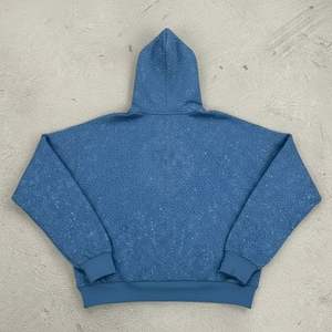 Sudadera con Capucha Azul Claro con Cierre y Pedrería, Estilo Urbano, MOQ Bajo, Personalizable con Logotipo, Algodón Grueso para Hombre - Product Image 2