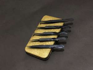 แหนบดึงขนตาคุณภาพสูง สีดำล้วน ผลิตจากเหล็กกล้าไร้สนิมญี่ปุ่น ป้องกันไฟฟ้าสถิต |   อุปกรณ์ต่อขนตาแบบวอลลุ่มพร้อมโลโก้สั่งทำ - Product Image 4