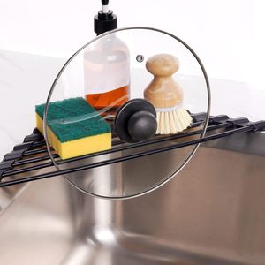 Estante de secado de platos enrollable triangular pequeño con marco de acero inoxidable con revestimiento de silicona para esquinas de fregadero - Product Image 1