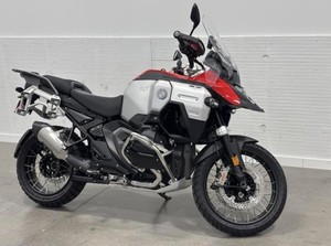 Motocicleta de Turismo de Aventura de 1300cc, Motocicleta Todoterreno de Doble Propósito con Electrónica Avanzada y Tanque de Combustible de Largo Alcance - Product Image 4