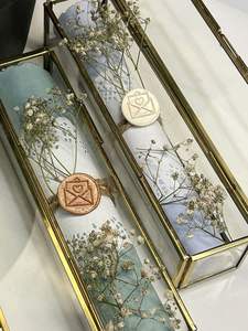 Boîte de défilement attrayante en verre métallique avec un design durable de haute qualité pour un rangement sûr des objets de valeur et un présentoir de table élégant - Product Image 3