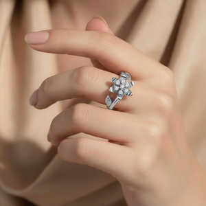 Anillo Floral de Plata de Ley 925 con Certificado BIS, Chapado en Oro, Rodio y Opciones de Incrustaciones de Circonita Cúbica Rosa - Product Image 1