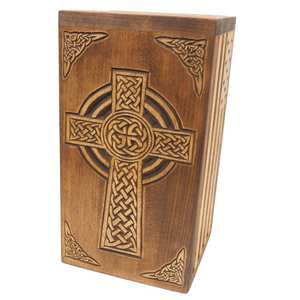 Urna de madera personalizada con Cruz Celta para cenizas humanas, caja conmemorativa de madera tallada, recuerdo, cremación, estilo vikingo medieval - Product Image 3