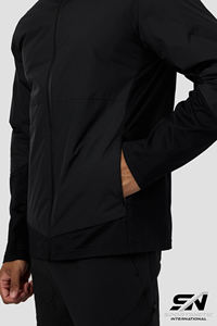 ชุดเซ็ตเสื้อแจ็คเก็ตและกางเกงขายาวแบบมีซิปสำหรับผู้ชาย ปี 2026 ผลิตตามสั่ง ขายส่ง พร้อมโลโก้สะท้อนแสง ผลิตจากไนลอน 100% น้ำหนักเบา กันลม - Product Image 5