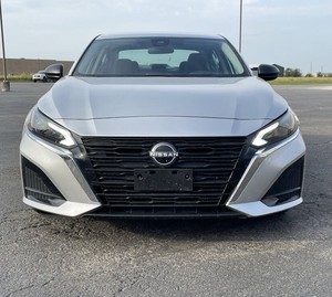 Nissan Altima 2.5 SV FWD มือสอง2024รถนิสสันอัลติมาพร้อมล้ออัลลอยด์เบาะหนังระบบนำทางเริ่มต้นระยะไกลระบบ Android ซันรูฟรถยนต์ - Product Image 1