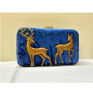 Bolso DE mAnO PARA MUJER DE TRABAJO Zari oxidado de alta calidad, tamaño 8 "X 5" con diseño de ciervo, monedero para mujer para exportación mundial desde la India - Product Image 1