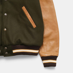 Chaqueta universitaria verde oliva y tostado para hombre Abrigo clásico estilo bombardero de lana y cuero con ribete acanalado y botón a presión - Product Image 4