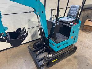 Livraison gratuite  KV12 Mini-excavatrice de 1 tonne |   12 HP HPR Diesel |   Profondeur de creusement de 1,65 m |   5 km/h |   Largeur de 950 mm |   Hydraulique Hammer - Product Image 6