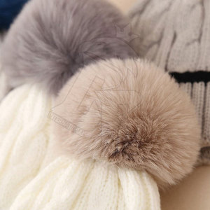 Bonnets en fourrure de qualité supérieure fabriqués pour un maximum de confort et de chaleur avec une texture pelucheuse Matériau durable et look tendance - Product Image 5