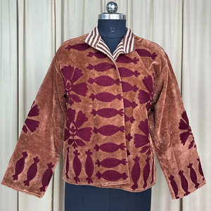 Chaqueta de Mujer Estilo Boho Chic Retro, Talla Única, Bordada a Mano, con Diseño Floral Marrón en Terciopelo Suzani, Chaqueta Abierta para Invierno - Product Image 1