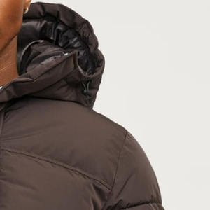 Chaquetas acolchadas de alta calidad superventas para hombres y mujeres, fáciles de usar, disponibles en todos los tamaños, colores, decoración bordada, MOQ bajo - Product Image 4