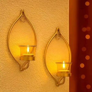 Porte-bougie mural en métal décoratif minimaliste pour des accents muraux intérieurs propres, simples et élégants - Product Image 1