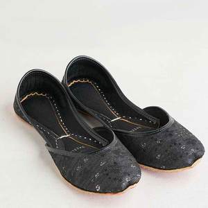 Vente directe d'usine, chaussures Khussa durables pour femmes, dessus en similicuir antidérapant, semelle antidérapante, prix bas, fabriqué au Pakistan - Product Image 1