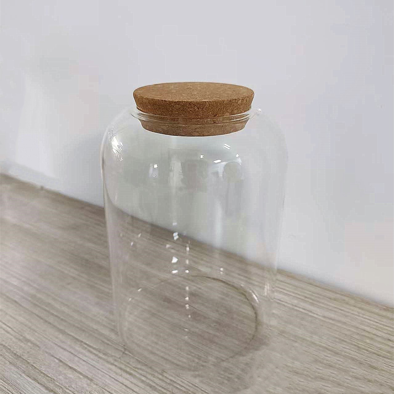 5,9"Lx5,9"Px8,27"A con tappo in sughero