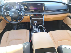 KIA Carnival EX FWD Plus 2024 Usado en Buen Estado, Sin Accidentes, Conducción Izquierda/Derecha - Product Image 3