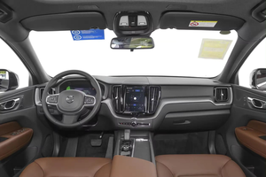 CLEAN USED 2024 XC60 AWD, Volante a la Izquierda, Asientos de Cuero, Cámara Trasera, Pantalla Táctil, Faros de Xenón, Origen Estadounidense, 1-25000 Millas - Product Image 3