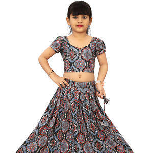 Ensemble Lehenga Choli traditionnel noir Ajrakh pour enfants |   Tenue de fête et de mariage Diwali pour filles, longueur au sol, polyester, séchage rapide - Product Image 1