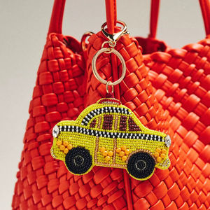 Porte-clés chic en perles à carreaux roses et blancs avec lettre S, fait main, broderie de perles de rocaille, anneau en métal doré, breloque de sac, initiale, boutique - Product Image 1