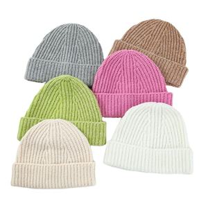 Gorro de punto de invierno de alta calidad Jacquard liso, moda que combina con todo, nuevo estilo, gorros lisos, sombreros, Material acrílico con logotipo personalizado - Product Image 1