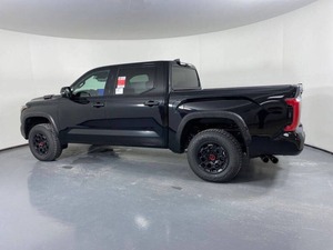 Toyota Tundra TRD Pro HV 4x4 2025, Camioneta CrewMax de 4 Puertas, Cabina SB - Product Image 5