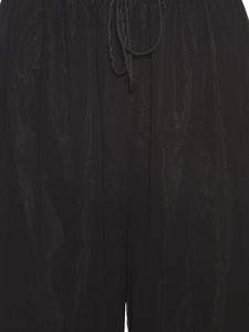 Elegante Sharara Kali de Georgette Suave con Bordado Multi-Chikankari Hecho a Mano, Estilo Formal Recto con Cordón Ajustable - Product Image 5