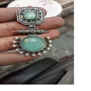 Colgantes temáticos tribales y antiguos hechos a mano personalizados con piedras adecuados para diseñadores de joyas tribales y nativos - Product Image 1