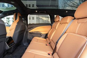 Luuciid 2026 Gravity Grand Touring Gasolina Bajo Kilometraje - Product Image 4