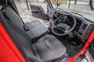 Camion de pompiers Toyota Hi-Ace 1996 extrêmement propre, boîte manuelle 5 vitesses, prêt pour livraison immédiate - Product Image 4