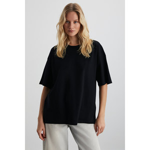 T-shirt à col rond pour femme GRIMELANGE LAGERTHA, 100% coton biologique, coupe ample, texture épaisse - Product Image 2