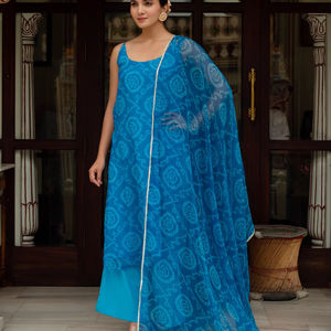 Ensemble de robe droite brodée Gulabi Galiyan Blue Bandhej, décontractée, en georgette, avec dupatta pour adultes - Product Image 1