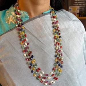 Pierres semi-précieuses exclusives à la mode avec collier à quatre couches de perles véritables pour la fête et la fonction pour les femmes et les filles - Product Image 1