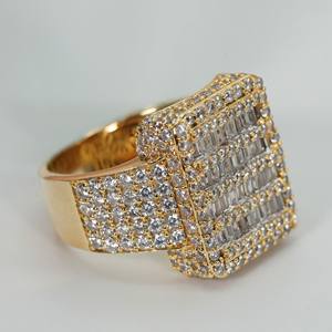 Bague hip-hop pour homme en or jaune 14 carats avec diamants, pour sublimer leur look, clarté VVS. - Product Image 4