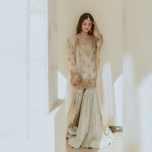 ชุดสัลวาร์ คามีซ สำเร็จรูป ผ้าจอร์เจตต์เนื้อหนา ตกแต่งด้วยลูกปัด/กระจก งานปักแบบดั้งเดิมสำหรับชาวมุสลิม เหมาะสำหรับงานปาร์ตี้และงานอีด พร้อมส่งด่วน - Product Image 1