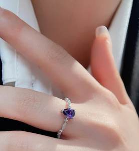 แหวนแต่งงานผู้หญิงเงินแท้ 925 ดีไซน์รูปหัวใจสุดพิเศษ ประดับเพชรทรงลูกแพร์คลาสสิก สีโรสโกลด์ - Product Image 4