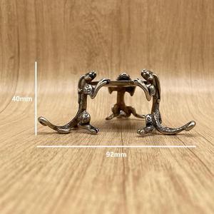 Portavelas Metálico Pequeño y Moderno Hecho a Mano para Decoración Festiva del Hogar y Temporada Navideña - Product Image 6