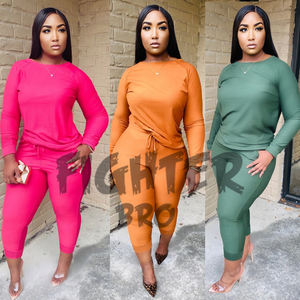 Tenue de survêtement pour femme sweat à capuche zippé et joggers en tissu flexible adapté au streetwear de gym et au confort quotidien - Product Image 2