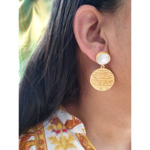 Pendientes de moneda chapados en oro hechos a mano con caligrafía grabada, joyería de declaración étnica para mujeres y ropa festiva - Product Image 2