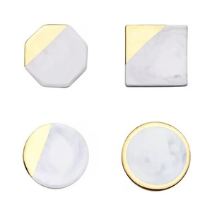 Juego de posavasos hechos a mano de oro blanco, posavasos de mármol de cerámica de estilo clásico personalizado con parte posterior de corcho para uso doméstico - Product Image 1