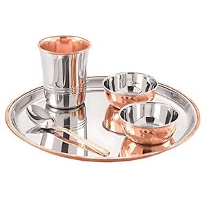 Service de table traditionnel de luxe élégant en acier inoxydable et cuivre martelé, comprenant des assiettes Thali et de la vaisselle en verre - Product Image 4