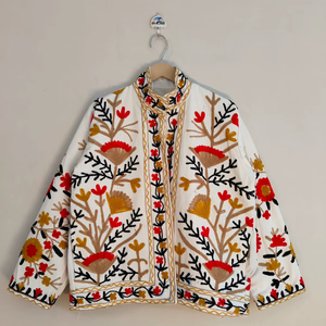Veste Suzani en coton TNT faite à la main pour femmes, tenue artistique de festival avec broderie ethnique, manteau d'hiver pour style bohème - Product Image 1