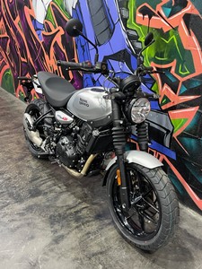 Prix réduit 2025 ROYALENFIELD GUERILLA 450 ROADSTARS Outil de finition du béton léger et à haute efficacité Disponible pour - Product Image 4