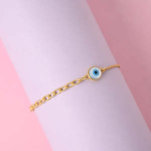 CLARA 925 สร้อยข้อมือเงินแท้ประดับจี้รูปตาปีศาจสีทอง งานแฮนด์เมด เครื่องประดับสุดหรู - Product Image 3