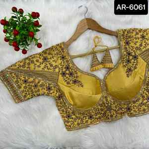 เสื้อเบลาส์คอลเลกชั่นสำหรับ Saree และ lehenga choli เสื้อเบลาส์แฟนซีแบบดั้งเดิมสวมใส่ล่าสุด - Product Image 3