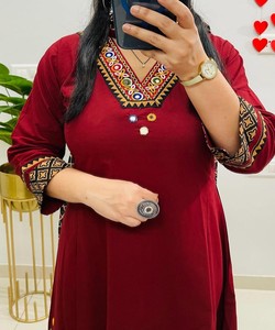 Ensemble haut et bas en rayonne fantaisie avec appliques, avec dupatta, tenue de fête, prix de gros, vêtement ethnique de luxe lavable multicolore - Product Image 5