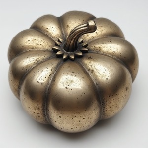 Linterna de calabaza de aluminio hecha a mano, diseño perforado artesanal con brillo plateado pulido, creando un elegante hogar festivo de Halloween - Product Image 3
