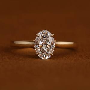 Bague de luxe en argent sterling 925 pour femmes, bijoux fins, coupe ovale classique, moissanite avec sertissage à griffes pour fiançailles - Product Image 3