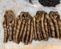 Meilleure vente Funmi trame bouclée Extensions de cheveux humains indiens couleur naturelle Paquets de cheveux gonflables noirs pour femmes