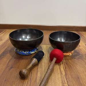 Bol sonore en métal bronze fabriqué à la main thème de Chakra de style traditionnel pour la pratique quotidienne de la méditation bouddhisme alignement artisanat en métal - Product Image 4
