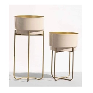 Maceta de metal hecha a mano con soporte Último diseño para decoración del hogar y jardín disponible a precio mayorista de India - Product Image 2