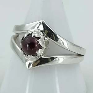 Anillo Boho con Piedra de Nacimiento de Enero, Hecho a Mano en Plata de Ley 925 con Granate de Corte Ovalado, Regalo Perfecto para su Cumpleaños o Aniversario - Product Image 6